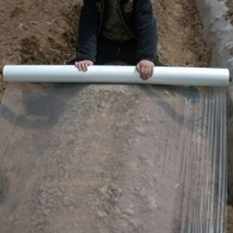 Обычная полиэтиленовая (ПЭ) мульчирующая пленка.4